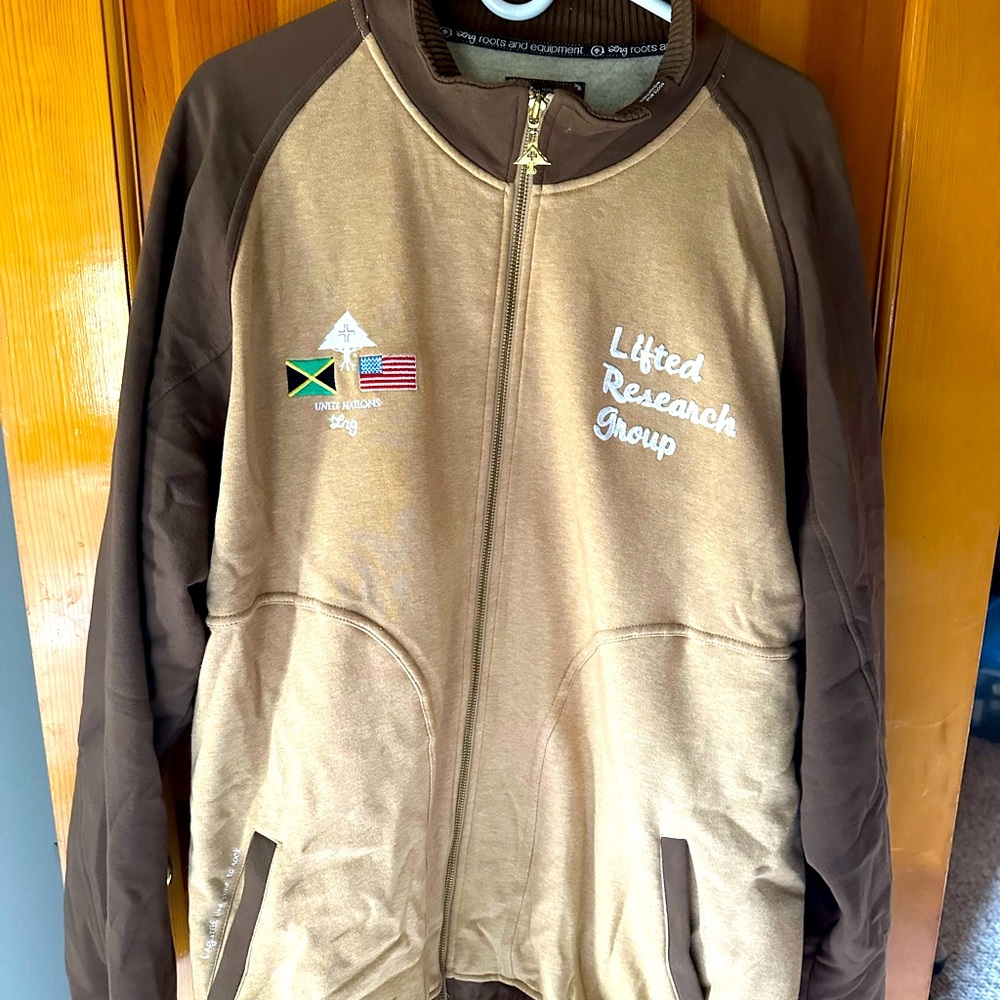 Lrg Embroidered Sweatshirt / Jacket Hybrid - Vac Sealed / Perfect Condition !